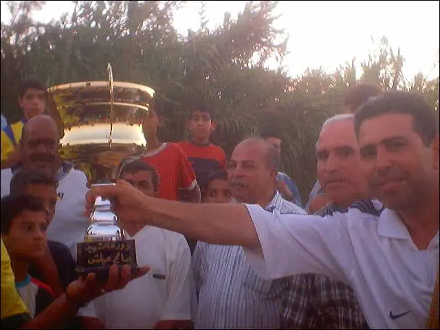 فريق القدس يتسلم كأس الشهيد صالح عياش