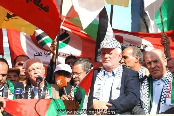آلاف المتضامنين يعتصمون أمام الإسكوا دعماً القيادة الفلسطينية