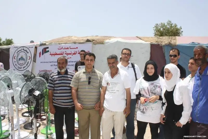 مؤسسة الخطيب للادوات المكتبية توزيع مراوح هواء كهربائية على النازحين الفلسطينين