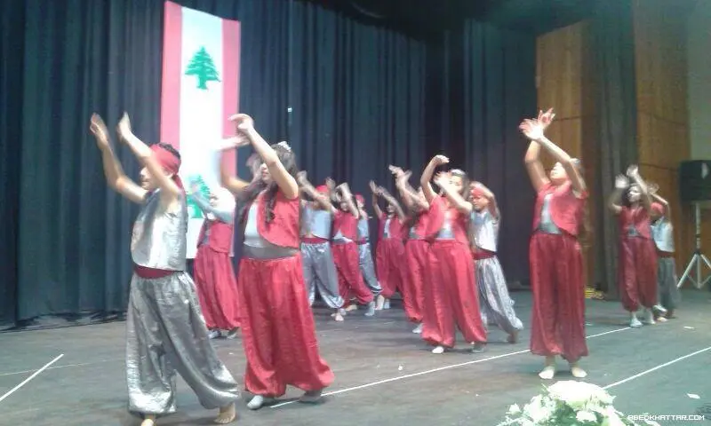 الفنانة ميرنا عيسى في حفل تخرج تلاميذ في مركز معروف سعد الثقافي‎
