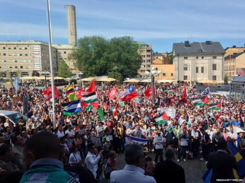 السويد || مظاهرة حاشدة في في قلب العاصمة ستوكهولهم تنديدا بالعدوان الاسرائيلي على غزة وتضامنا مع فلسطين