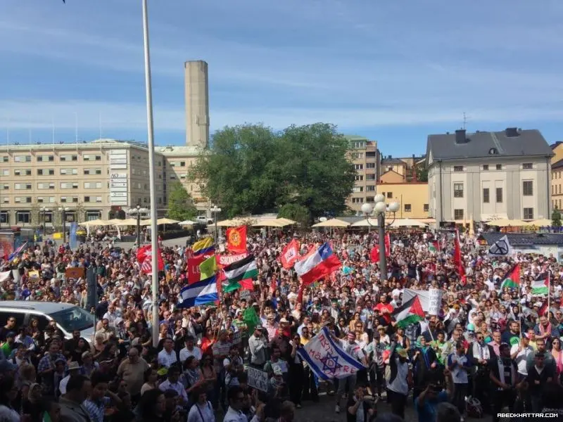 السويد || مظاهرة حاشدة في في قلب العاصمة ستوكهولهم تنديدا بالعدوان الاسرائيلي على غزة وتضامنا مع فلسطين