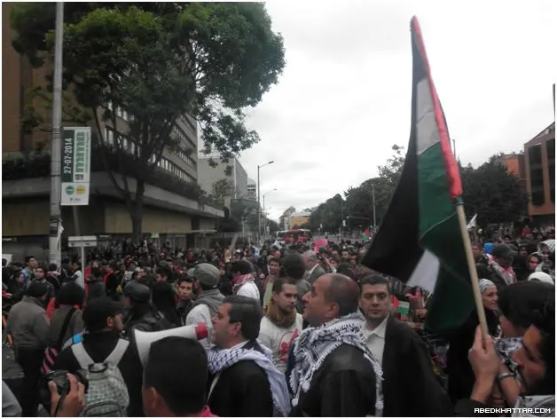 كولومبيا || وقفة إحتجاجية حاشدة أمام السفارة الإسرائيلية في العاصمة بوغوتا تنديدا بالعدوان الإسرائيلي