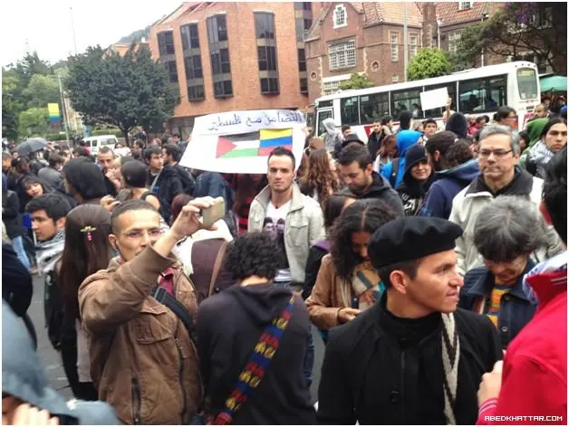 كولومبيا || وقفة إحتجاجية حاشدة أمام السفارة الإسرائيلية في العاصمة بوغوتا تنديدا بالعدوان الإسرائيلي