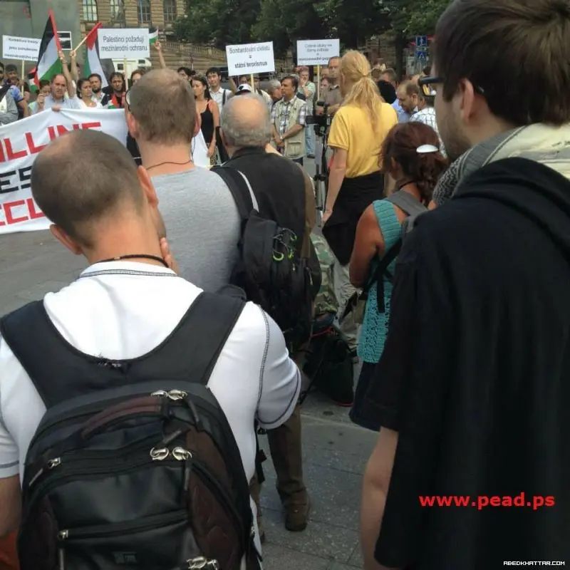 التشيك || مظاهرة حاشدة وسط العاصمة براغ تنديدا بالعدوان الإسرائيلي على غزة وتضامنا مع الشعب الفلسطيني