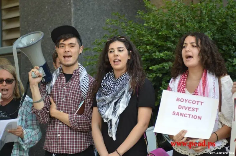 شيكاغو || متضامنون مع فلسطين يقتحمون مقر شركة بوينج منتجة طائرات اباتشي واف 16