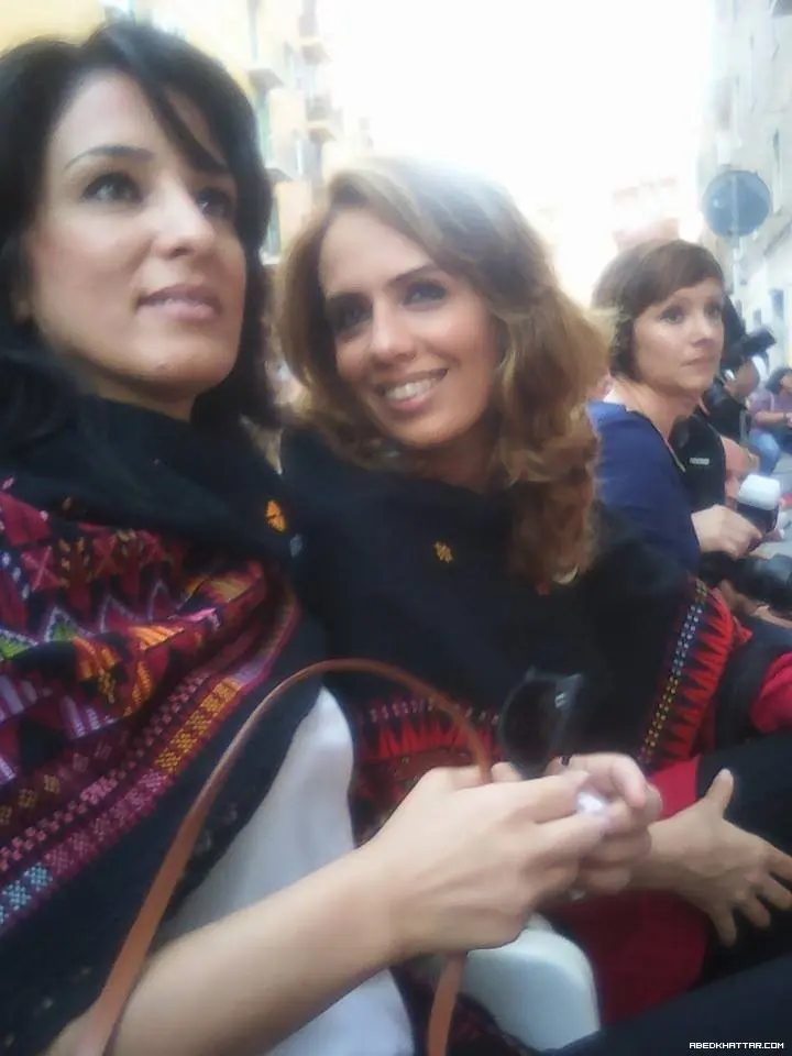حركة نساء مناضلات ايطاليا تشارك في عرض لزي العروس الفلسطينية‎