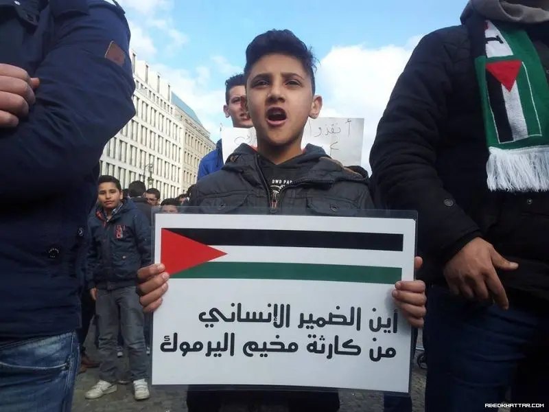 برلين || إعتصام أمام بوابة برلين تضامنا مع مخيم اليرموك
