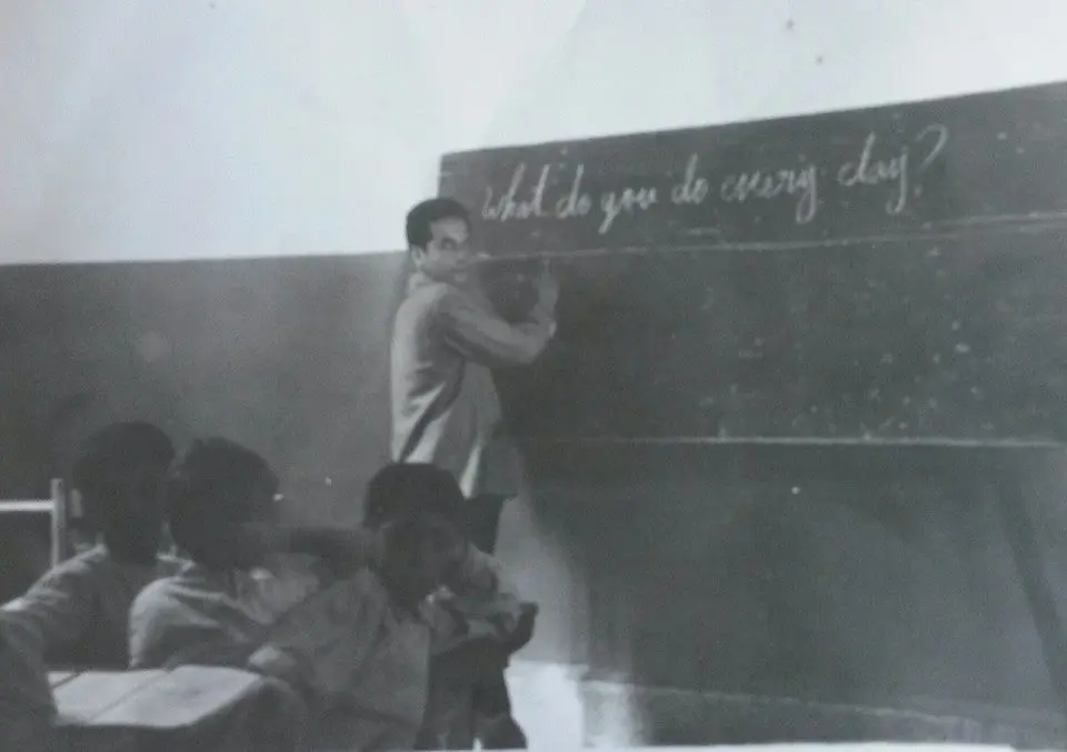 عندما كان مدرساً للغة الانجليزية في كلية التربية والتعليم الإسﻻمية في طرابلس لبنان - أواسط الخمسينات