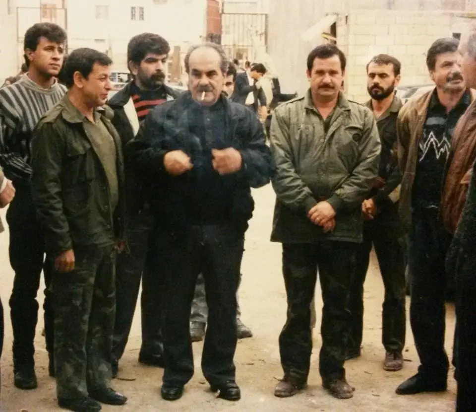زيد وهبه مع قادة القوات في عين الحلوة - أواخر الثمانينات وعلى يساره المرحوم عبد المعطي.