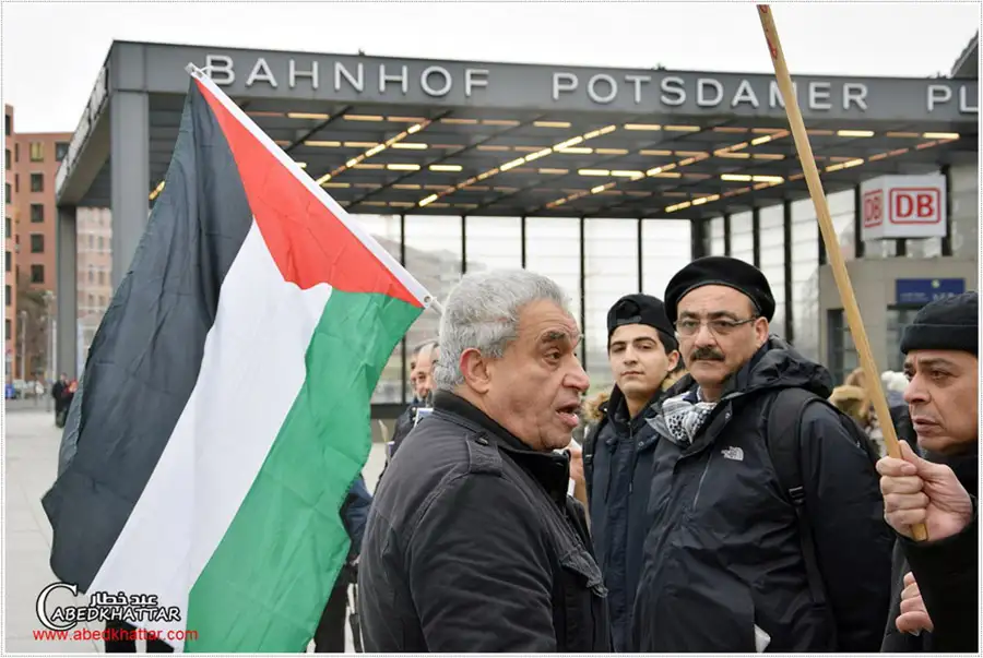 وقفة إعتصام تضامناً في برلين مع الأسير الفلسطيني الصحفي محمد القيق