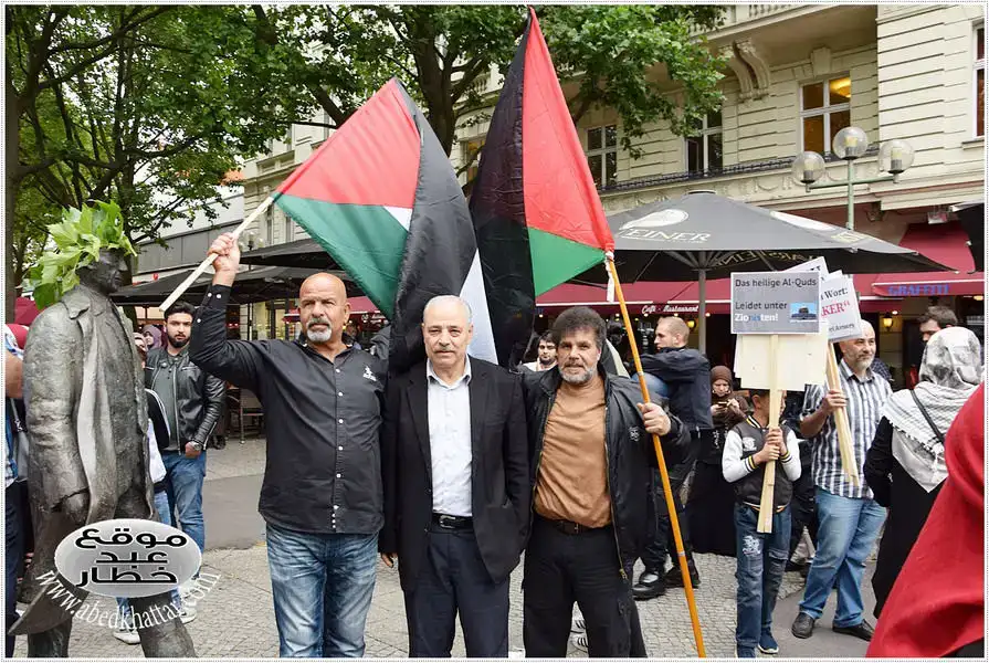 احياء يوم القدس العالمي في برلين مقابل مظاهرة تأييد لإسرائيل