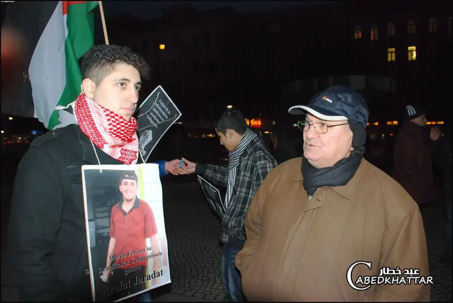 سكران سكران يتضامن في برلين مع ابناء شعبه