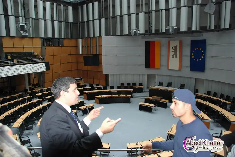 شباب وشابات الجالية العربية الألمانية المستقلة تقوم بزيارة مقر البرلمان الألماني في برلين