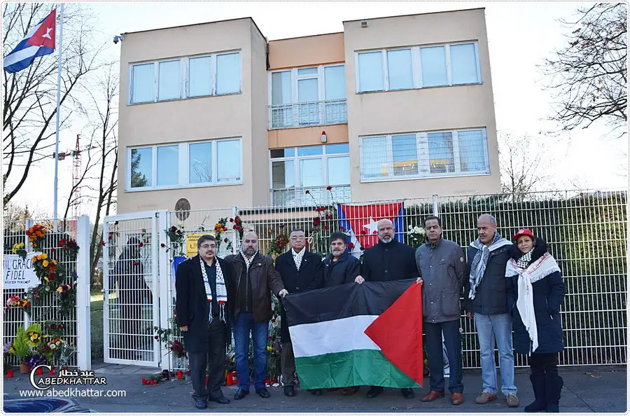 وفد من لجنة العمل الوطني الفلسطيني يعزي برحيل صديق فلسطين فيديل كاسترو في برلين
