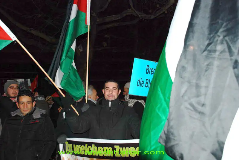 وقفة استصراخ واحتجاج جماهيرية بشموع الحرية في قلب برلين