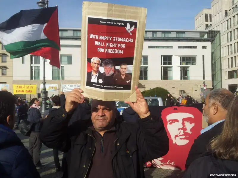 وقفة تضامنية امام مقر السفارة الفرنسية تضامنا مع المعتقل جورج ابراهيم عبدالله