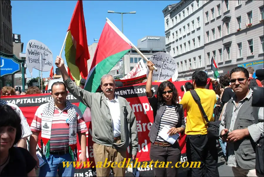مظاهرة حاشدة في الشوارع الرئيسية لحي نويكولن وكرويتسبيرغ في برلين