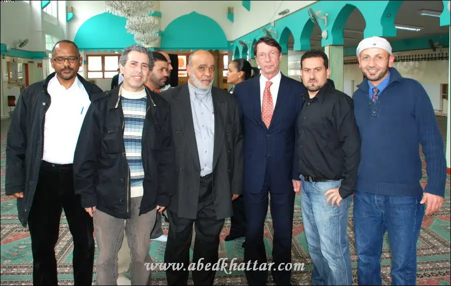 وزير الداخلية يزور مسجد النور ويحضر صلاة الجمعة
