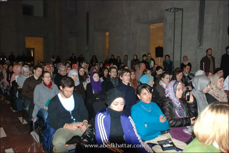 الشباب المسلم يقيم حفل الافتتاح تحت شعار بداية سلام وأنا في برلين