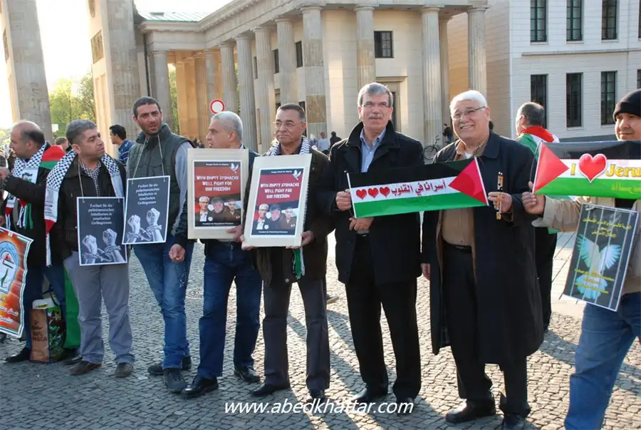 وقفة تضامن في برلين مع الأسرى الفلسطينيين في السجون الصهيونية