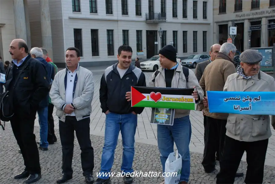 وقفة تضامن في برلين مع الأسرى الفلسطينيين في السجون الصهيونية