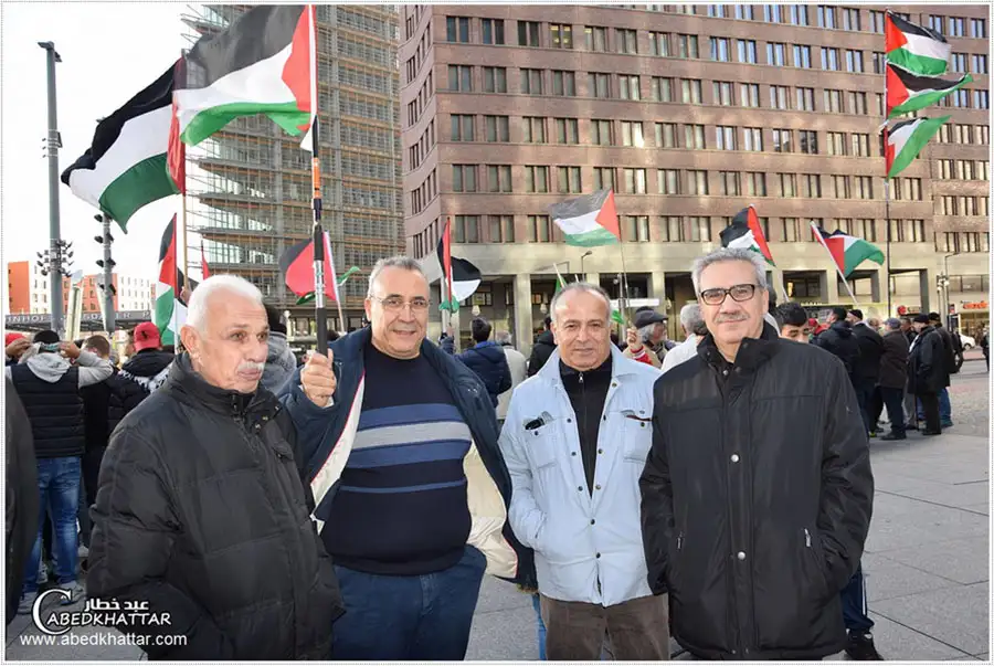 وقفة غضب واستنكار في ساحة بوسدامر بلاتس ضد جرائم كيان الاحتلال الصهيوني