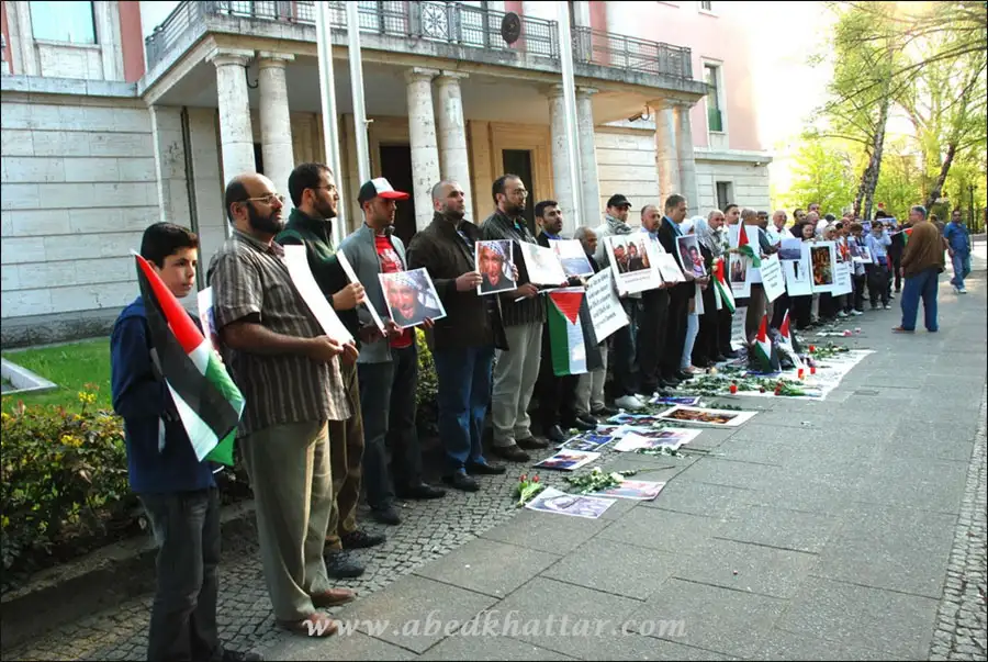 وقفة إستنكار و تضامن أمام السفارة الإيطالية في برلين