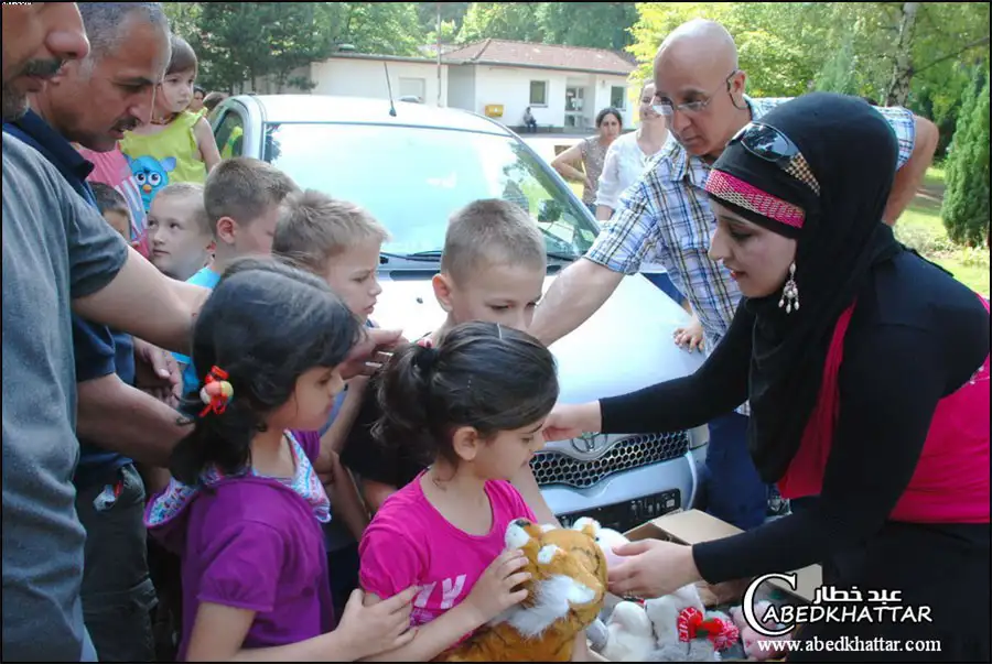 توزيع ألعاب وهدايا للأطفال بمناسبة عيد الفطر السعيد