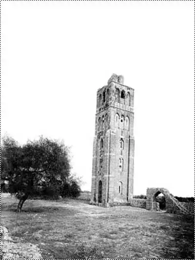 مأذنة الجامع الأبيض بالرملة عام 1920