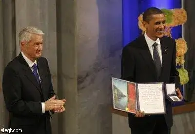 أوباما في أوسلو يتسلم نوبل للسلام مبرراً ضرورة الحروب أحياناً