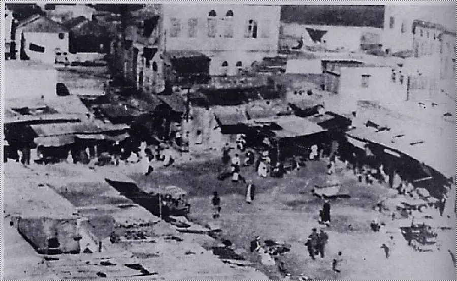 جزء من السوق المركزي القديم في المجدل. اخذت الصورة من مئذنة المسجد الكبير سنة 1941