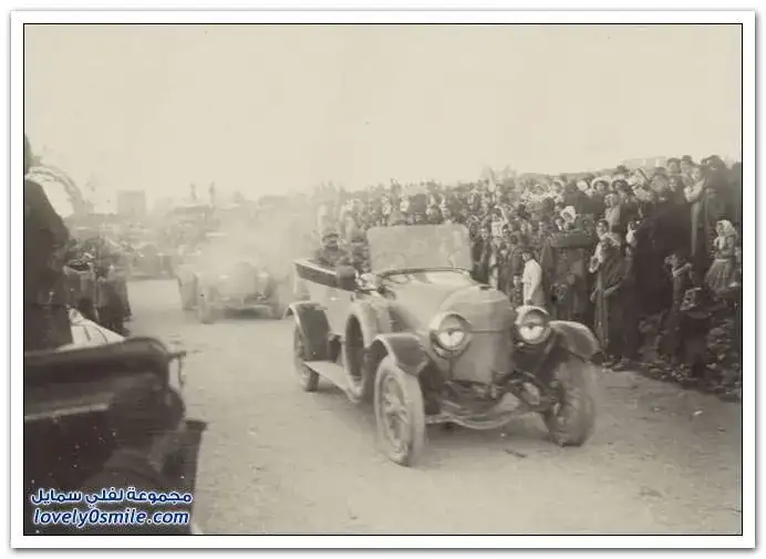 انفر باشا في السيارة القادمة إلى القدس عام 1916