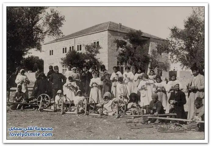 الغزالون العسكريون في مدرسة || سان جورج في القدس عام 1917