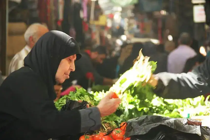 Vegetable-market-in-the-Ain-al-Hilweh.webp
