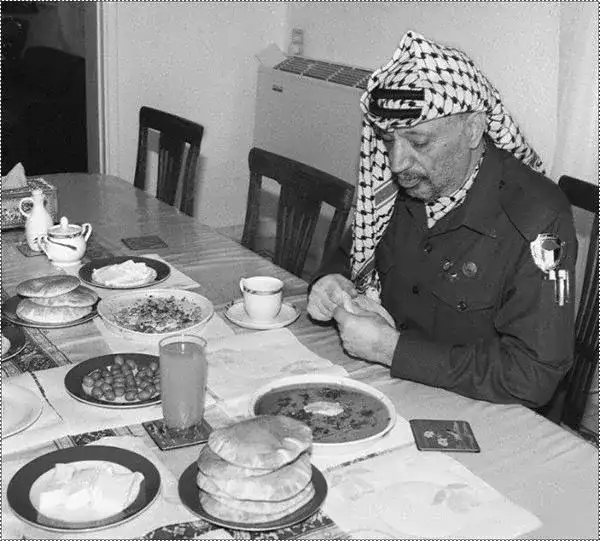 صور نادرة للرئيس الشهيد القائد ياسر عرفات - ابو عمار