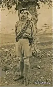المجاهد فوزي القاوقجي اللبناني المتطوع لقيادة المجاهدين خلال ثورة فلسطين 1936.